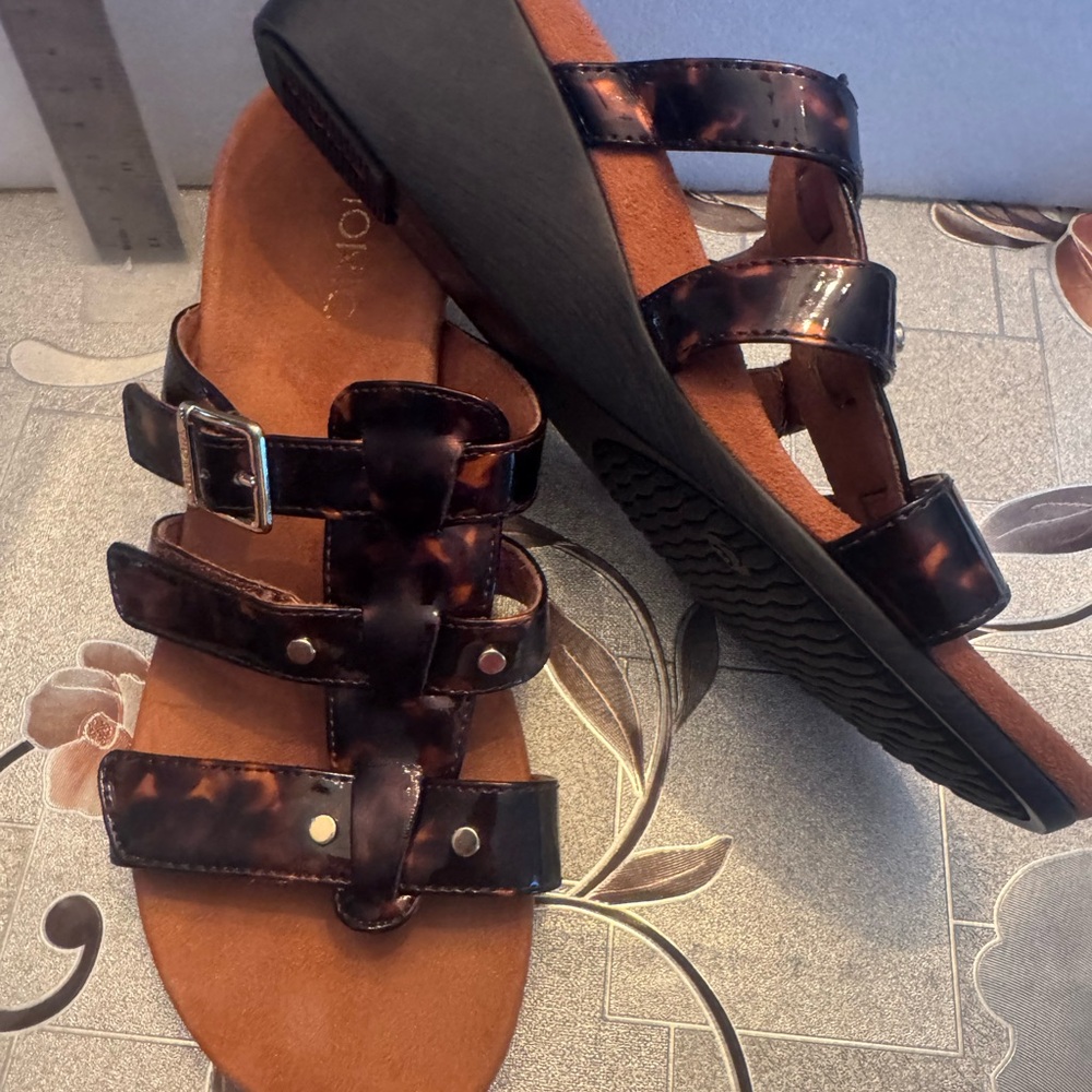 Vionic Tortoiseshell Buckle Sandals - image 6